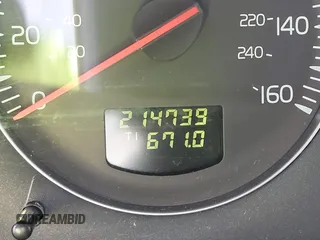 2002 Volvo V70 z VIN YV1SZ58D421080106, wystawiony jako IAAI lot #42338965 z przebiegiem 214 739 mil mil oraz . Historia ofert i sprzedaży dostępna na DreamBid. Obrazek 7.