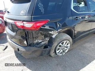 2020 Chevrolet Traverse LS z VIN 1GNERFKW0LJ172972, wystawiony jako IAAI lot #42011302 z przebiegiem 90 799 mil mil oraz . Historia ofert i sprzedaży dostępna na DreamBid. Obrazek 12.