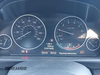 2013 BMW 3 Series 335i xDrive z VIN WBA3B9C55DF586231, wystawiony jako IAAI lot #41302520 z przebiegiem 123 173 mil mil oraz . Historia ofert i sprzedaży dostępna na DreamBid. Obrazek 7.