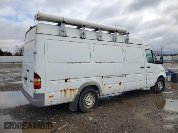 2006 Freightliner Sprinter with VIN WDYPD744465866552, listed as a Copart auction lot 81857744 with 181,914 mi miles and Clean Title. Bid and sale history available at DreamBid. Image 3.