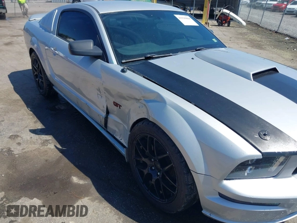2006 Ford Mustang GT Deluxe with VIN 1ZVFT82H065247658, listed as a IAAI auction lot 41930064 with 167,308 mi miles and . Bid and sale history available at carsss.com. Image 6.