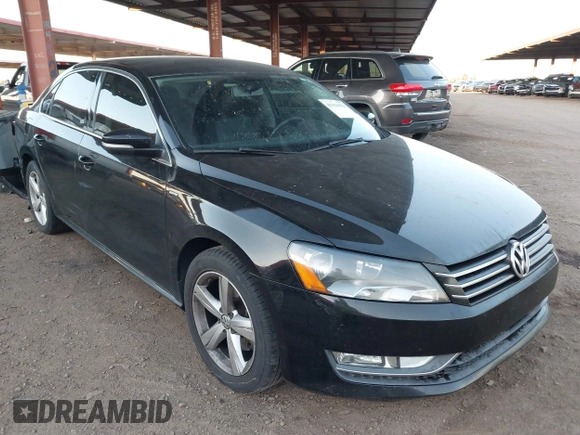 2015 Volkswagen Passat Limited Edition Edition z VIN 1VWAT7A3XFC123239, wystawiony jako IAAI lot #42321970 z przebiegiem 100 436 mil mil oraz . Historia ofert i sprzedaży dostępna na DreamBid. Obrazek 1.