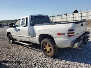 1999 GMC New Sierra 1500 SLE with VIN 1GTEK19T3XZ539933, listed as a Copart auction lot 74298554 with 323,985 mi miles and Salvage Title. Bid and sale history available at carsss.com. Image 2.