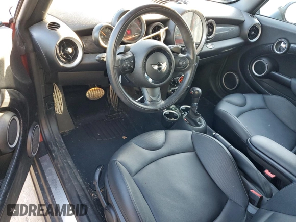 2015 MINI Convertible S z VIN WMWZP3C52FT708282, wystawiony jako Copart lot #42491815 z przebiegiem 31 586 mil mil oraz Szkoda całkowita • Salvage title. Historia ofert i sprzedaży dostępna na DreamBid. Obrazek 8.