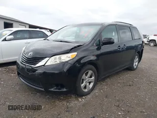 2017 Toyota Sienna LE Auto Access Seat with VIN 5TDKZ3DC4HS801298, listed as a IAAI auction lot 40805212 with 133,991 mi miles. Bid and sale history available at carsss.com. Image 17.