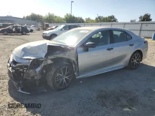 2022 Toyota Camry SE z VIN 4T1G11AK4NU050977, wystawiony jako Copart lot #61466605 z przebiegiem 69 410 mil mil oraz Czysty tytuł • Clean title. Historia ofert i sprzedaży dostępna na DreamBid. Obrazek 1.
