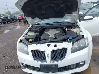 2008 Pontiac G8 z VIN 6G2ER57738L122199, wystawiony jako IAAI lot #42176140 z przebiegiem 183 558 mil mil oraz . Historia ofert i sprzedaży dostępna na DreamBid. Obrazek 10.