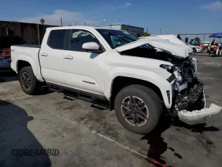 2024 Toyota Tacoma SR5 z VIN 3TMLB5JN0RM008107, wystawiony jako Copart lot #55326695 z przebiegiem 12 722 mil mil oraz Szkoda całkowita • Salvage title. Historia ofert i sprzedaży dostępna na DreamBid. Obrazek 4.