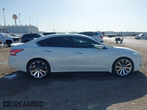2014 Nissan Altima S with VIN 1N4AL3AP5EN335473, listed as a IAAI auction lot 41952678 with 156,474 mi miles and . Bid and sale history available at DreamBid. Image 14.