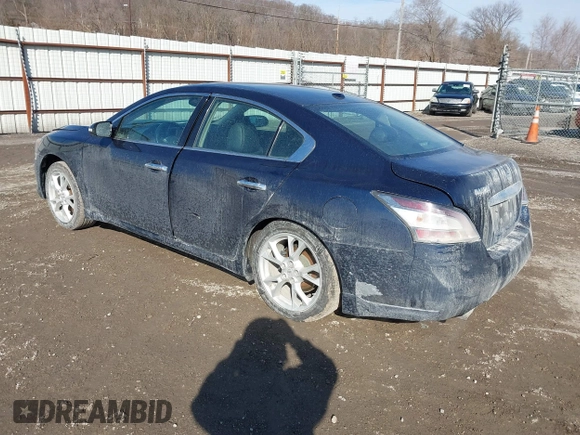 2014 Nissan Maxima SV z VIN 1N4AA5AP7EC460794, wystawiony jako IAAI lot #41493155 z przebiegiem 134 179 mil mil oraz . Historia ofert i sprzedaży dostępna na DreamBid. Obrazek 3.