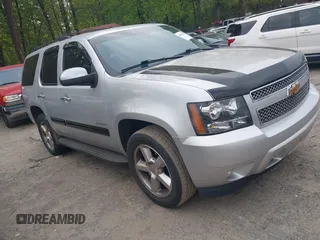 2011 Chevrolet Tahoe LT z VIN 1GNSCBE00BR378023, wystawiony jako IAAI lot #42047818 z przebiegiem 228 880 mil mil oraz . Historia ofert i sprzedaży dostępna na DreamBid. Obrazek 1.