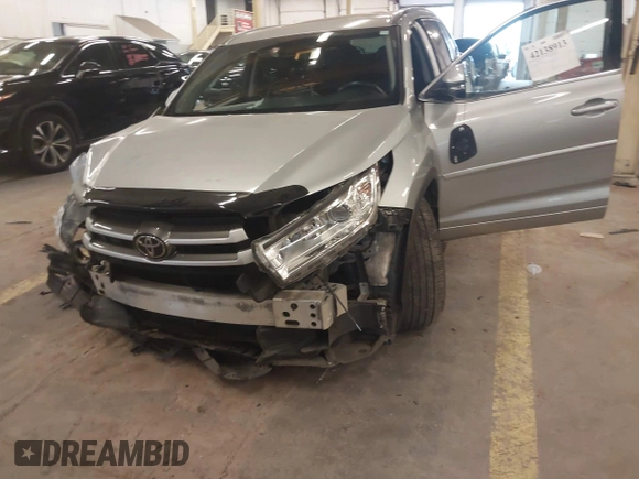 2017 Toyota Highlander XLE with VIN 5TDJZRFH2HS388353, listed as a IAAI auction lot 42138913 with 41,107 mi miles and . Bid and sale history available at DreamBid. Image 6.