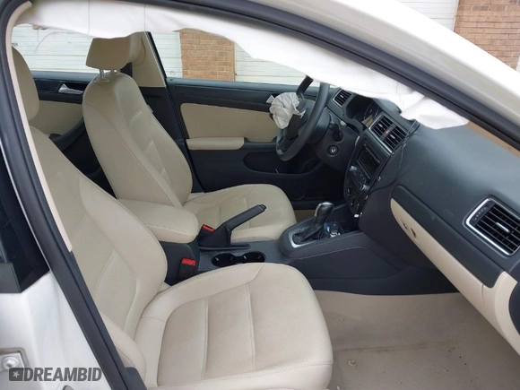 2014 Volkswagen Jetta Sedan SE with VIN 3VWD17AJ5EM417422, listed as a IAAI auction lot 41688051 with 80,682 mi miles. Bid and sale history available at carsss.com. Image 5.