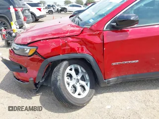 2025 Jeep Compass Latitude с VIN 3C4NJDBN8ST515983, выставлен на аукционе IAAI как лот 42172656 с пробегом 2 836 миль миль и . История ставок и продаж доступна на DreamBid. Изображение 6.