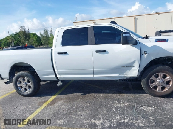 2024 Ram 2500 Big Horn with VIN 3C6UR5DL6RG285652, listed as a IAAI auction lot 42511830 with 36,041 mi miles and . Bid and sale history available at DreamBid. Image 14.