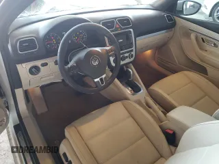 2015 Volkswagen Eos Komfort с VIN WVWBW8AH9FV001976, выставлен на аукционе Copart как лот 59529925 с пробегом 54 520 миль миль и Списание • Salvage title. История ставок и продаж доступна на DreamBid. Изображение 8.