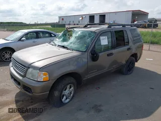 2005 Ford Explorer XLT z VIN 1FMZU73E45UA30741, wystawiony jako IAAI lot #42489994 z przebiegiem Nie podano mil oraz . Historia ofert i sprzedaży dostępna na DreamBid. Obrazek 16.
