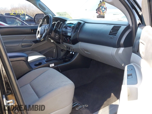 2012 Toyota Tacoma PreRunner z VIN 3TMJU4GN7CM128397, wystawiony jako IAAI lot #41676286 z przebiegiem 148 113 mil mil oraz . Historia ofert i sprzedaży dostępna na DreamBid. Obrazek 5.