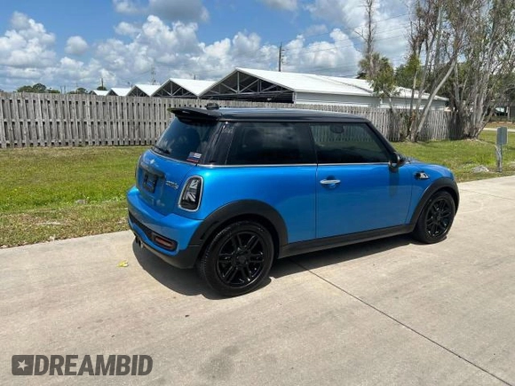 2012 MINI Hardtop S with VIN WMWSV3C57CTY27965, listed as a Copart auction lot 58686275 with 227,175 mi miles and Clean title. Bid and sale history available at DreamBid. Image 4.
