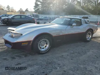 1982 Chevrolet Corvette z VIN 1G1AY8782C5104027, wystawiony jako Copart lot #84831004 z przebiegiem 39 171 mil mil oraz Czysty tytuł • Clean title. Historia ofert i sprzedaży dostępna na DreamBid. Obrazek 1.