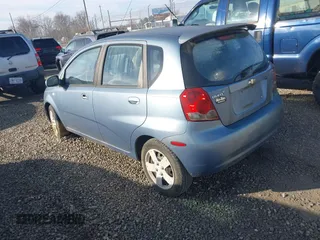 2007 Chevrolet Aveo LS z VIN KL1TD666X7B728902, wystawiony jako IAAI lot #40950124 z przebiegiem Nie podano mil oraz . Historia ofert i sprzedaży dostępna na DreamBid. Obrazek 3.