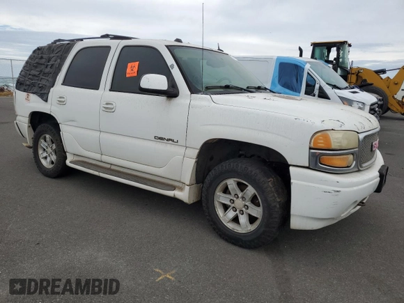 2005 GMC Yukon Denali z VIN 1GKEK63UX5J194771, wystawiony jako Copart lot #53170035 z przebiegiem 175 910 mil mil oraz Czysty tytuł • Clean title. Historia ofert i sprzedaży dostępna na DreamBid. Obrazek 4.
