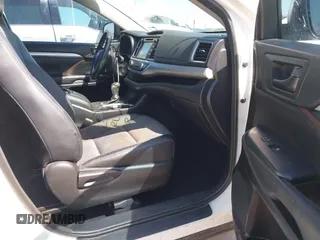 2018 Toyota Highlander LE z VIN 5TDZZRFH9JS288436, wystawiony jako IAAI lot #41990854 z przebiegiem 151 651 mil mil oraz . Historia ofert i sprzedaży dostępna na DreamBid. Obrazek 5.