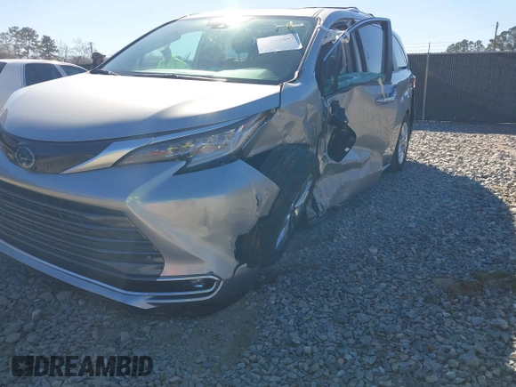 2022 Toyota Sienna Limited with VIN 5TDZRKECXNS136443, listed as a IAAI auction lot 41353097 with 20,568 mi miles and . Bid and sale history available at DreamBid. Image 17.