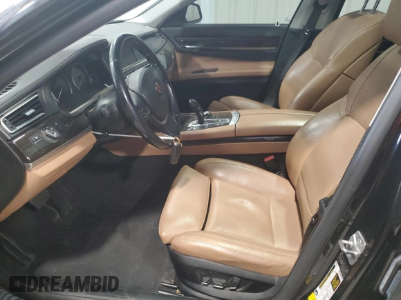 2012 BMW 7 Series 750Li xDrive z VIN WBAKC8C50CC435624, wystawiony jako Copart lot #56664315 z przebiegiem 94 100 mil mil oraz Czysty tytuł • Clean title. Historia ofert i sprzedaży dostępna na DreamBid. Obrazek 7.