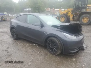 2024 Tesla Model Y z VIN 7SAYGDEDXRF076893, wystawiony jako Copart lot #57966515 z przebiegiem 9 200 mil mil oraz Szkoda całkowita • Salvage title. Historia ofert i sprzedaży dostępna na DreamBid. Obrazek 4.