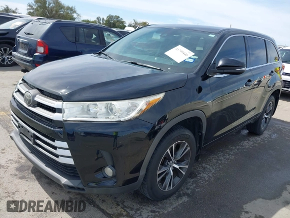 2018 Toyota Highlander LE z VIN 5TDZZRFH2JS276211, wystawiony jako IAAI lot #41799446 z przebiegiem 121 635 mil mil oraz . Historia ofert i sprzedaży dostępna na DreamBid. Obrazek 2.