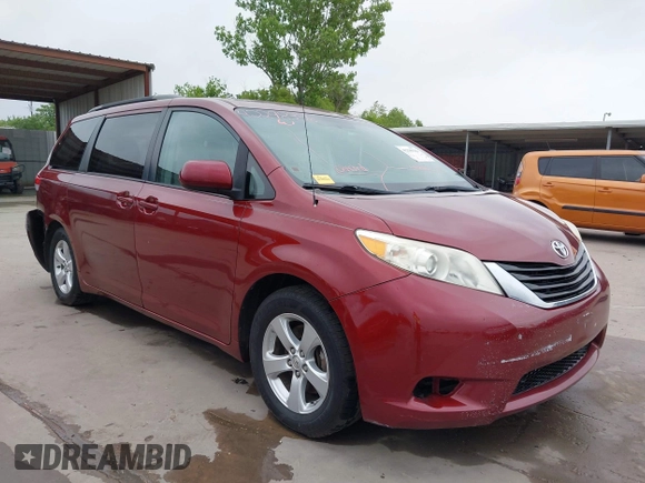 2014 Toyota Sienna LE AAS z VIN 5TDKK3DC9ES466877, wystawiony jako IAAI lot #42298356 z przebiegiem 189 826 mil mil oraz . Historia ofert i sprzedaży dostępna na DreamBid. Obrazek 1.