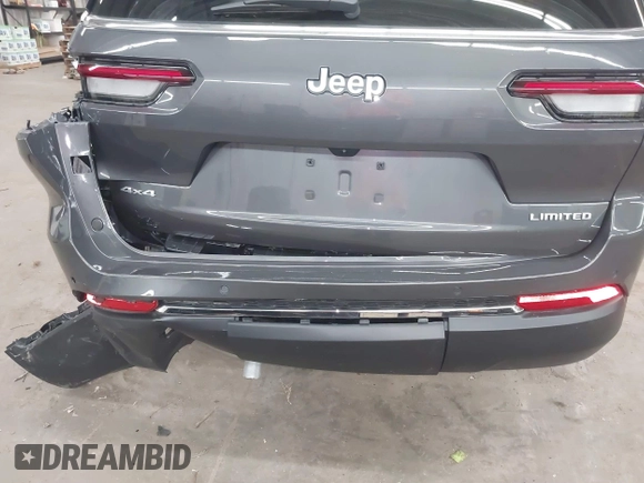 2025 Jeep Grand Cherokee Limited with VIN 1C4RJKBG3S8634319, listed as a IAAI auction lot 41817917 with 523 mi miles and . Bid and sale history available at DreamBid. Image 6.
