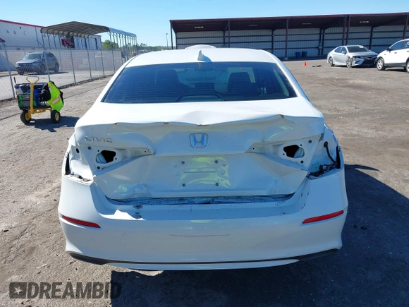 2022 Honda Civic Sedan LX with VIN 2HGFE2F26NH545818, listed as a IAAI auction lot 41817630 with 28,650 mi miles. Bid and sale history available at carsss.com. Image 16.