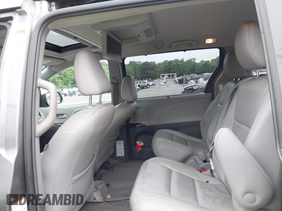 2018 Toyota Sienna XLE Auto Access Seat with VIN 5TDYZ3DCXJS907898, listed as a IAAI auction lot 42346946 with 119,903 mi miles and . Bid and sale history available at DreamBid. Image 8.