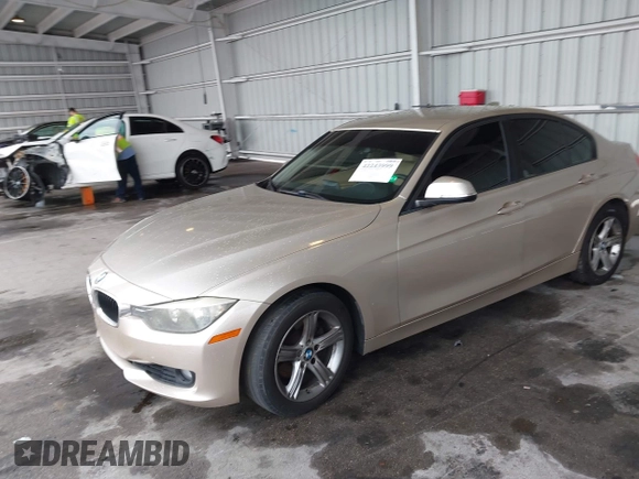 2013 BMW 3 Series 328i z VIN WBA3C1C51DK105056, wystawiony jako IAAI lot #42243999 z przebiegiem 92 659 mil mil oraz . Historia ofert i sprzedaży dostępna na DreamBid. Obrazek 17.