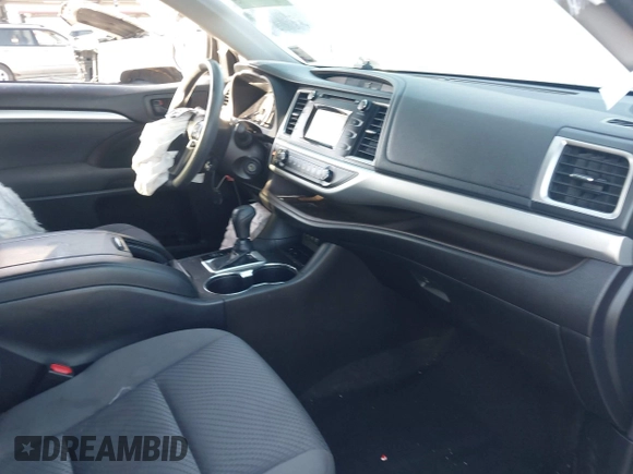 2018 Toyota Highlander LE with VIN 5TDZZRFHXJS239522, listed as a IAAI auction lot 41998608 with 98,478 mi miles and . Bid and sale history available at DreamBid. Image 5.