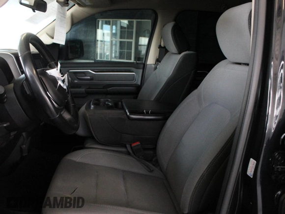 2019 Ram 1500 Big Horn z VIN 1C6SRFFT3KN780768, wystawiony jako Copart lot #61041775 z przebiegiem 93 415 mil mil oraz Czysty tytuł • Clean title. Historia ofert i sprzedaży dostępna na DreamBid. Obrazek 9.
