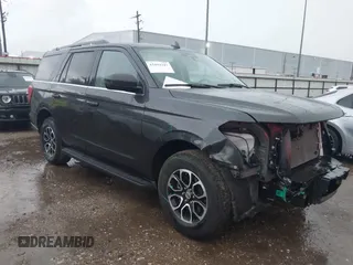 2024 Ford Expedition XLT z VIN 1FMJU1H81REA50121, wystawiony jako IAAI lot #42494347 z przebiegiem 29 590 mil mil oraz . Historia ofert i sprzedaży dostępna na DreamBid. Obrazek 1.