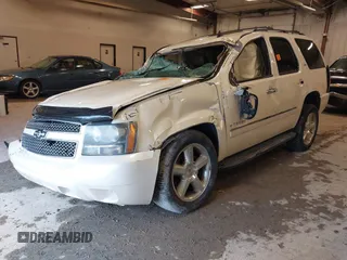 2009 Chevrolet Tahoe LTZ z VIN 1GNFK33049R213387, wystawiony jako IAAI lot #42011796 z przebiegiem Nie podano mil oraz . Historia ofert i sprzedaży dostępna na DreamBid. Obrazek 17.