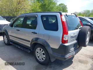 2005 Honda CR-V LX with VIN JHLRD78525C040139, listed as a IAAI auction lot 42097811 with 306,718 mi miles. Bid and sale history available at carsss.com. Image 3.