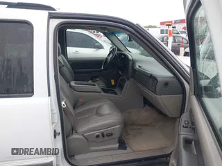 2003 GMC Yukon SLT with VIN 1GKEC13Z13J197955, listed as a IAAI auction lot 41953835 with 208,752 mi miles. Bid and sale history available at carsss.com. Image 5.