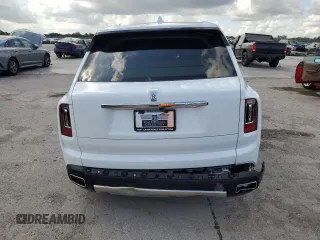 2022 Rolls-Royce Cullinan z VIN SLATV4C09NU210833, wystawiony jako Copart lot #86283314 z przebiegiem 6 301 mil mil oraz Nie do naprawy • Non repairable. Historia ofert i sprzedaży dostępna na DreamBid. Obrazek 6.