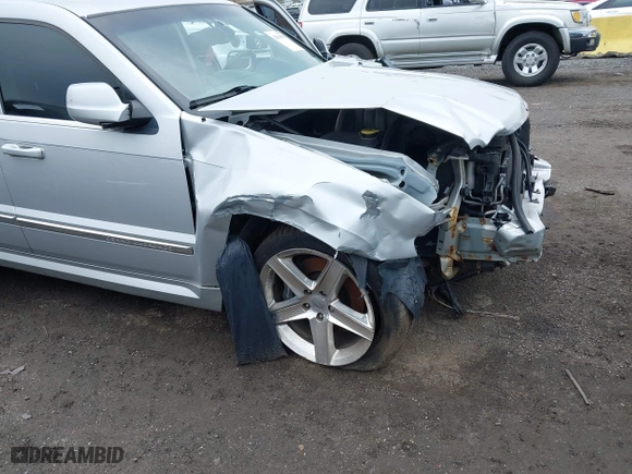 2007 Jeep Grand Cherokee SRT-8 with VIN 1J8HR78367C649237, listed as a IAAI auction lot 42019555 with 101,967 mi miles. Bid and sale history available at carsss.com. Image 17.