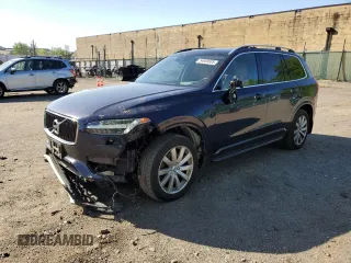 2016 Volvo XC90 T6 Momentum z VIN YV4A22PK2G1045864, wystawiony jako Copart lot #54660685 z przebiegiem 129 747 mil mil oraz Szkody całkowita. Historia ofert i sprzedaży dostępna na DreamBid. Obrazek 1.