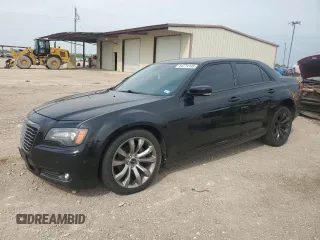 2014 Chrysler 300 S z VIN 2C3CCABG7EH272797, wystawiony jako Copart lot #54774145 z przebiegiem 139 587 mil mil oraz Szkoda całkowita • Salvage title. Historia ofert i sprzedaży dostępna na DreamBid. Obrazek 1.