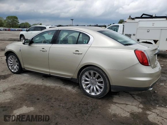 2011 Lincoln MKS z VIN 1LNHL9DR1BG608963, wystawiony jako Copart lot #55390335 z przebiegiem 162 383 mil mil oraz Szkoda całkowita • Salvage title. Historia ofert i sprzedaży dostępna na DreamBid. Obrazek 2.
