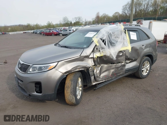 2015 Kia Sorento LX with VIN 5XYKTCA69FG584986, listed as a IAAI auction lot 41994391 with 118,760 mi miles. Bid and sale history available at carsss.com. Image 2.