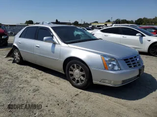 2010 Cadillac DTS 1SA z VIN 1G6KA5EYXAU100721, wystawiony jako Copart lot #69624144 z przebiegiem 175 627 mil mil oraz Szkoda całkowita • Salvage title. Historia ofert i sprzedaży dostępna na DreamBid. Obrazek 4.