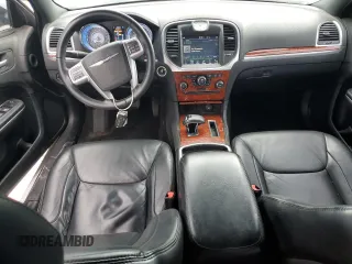 2014 Chrysler 300 z VIN 2C3CCAAG6EH335857, wystawiony jako Copart lot #58770385 z przebiegiem 206 547 mil mil oraz Szkoda całkowita • Salvage title. Historia ofert i sprzedaży dostępna na DreamBid. Obrazek 8.